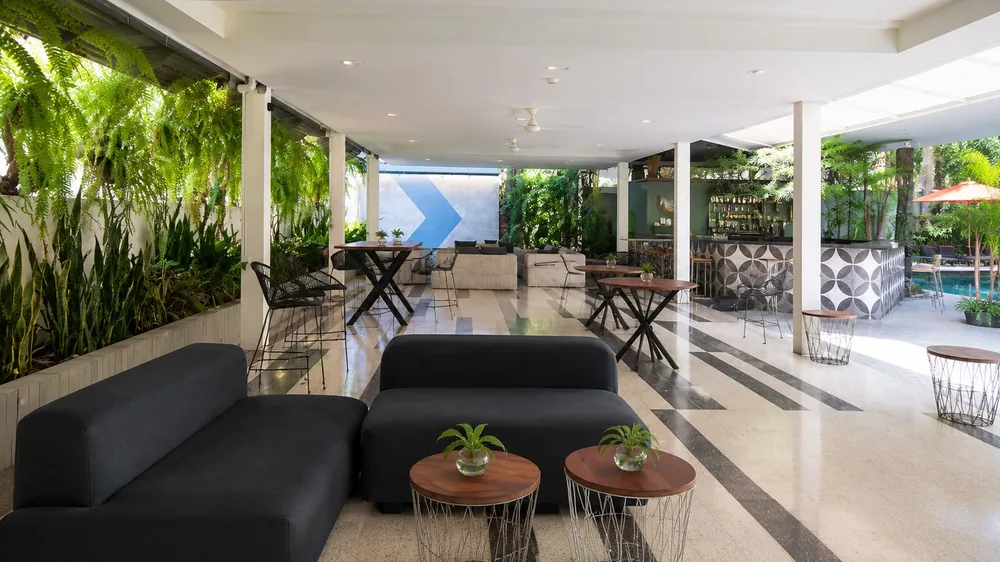 Terraza Lounge y Bar — CUARTA AVENIDA SUITES